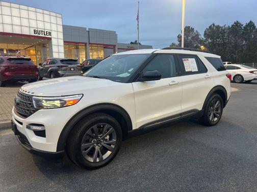 Star White Metallic Tri-Coat 2023 Ford Explorer XLT