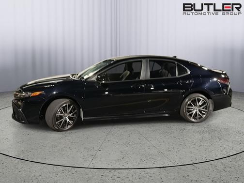 Midnight Black Metallic 2024 Toyota Camry SE