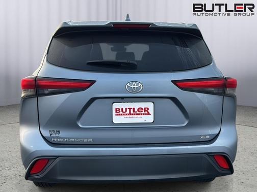 Moon Dust 2023 Toyota Highlander XLE