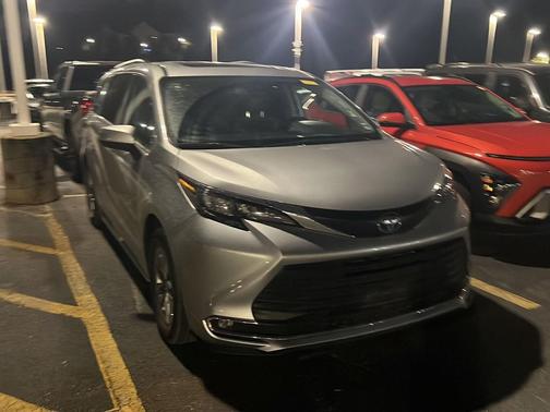 2024 Toyota Sienna 