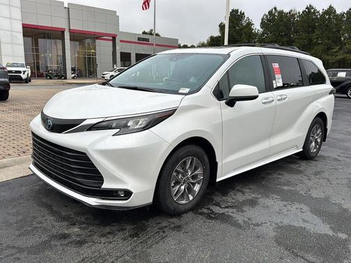 2025 Toyota Sienna XLE