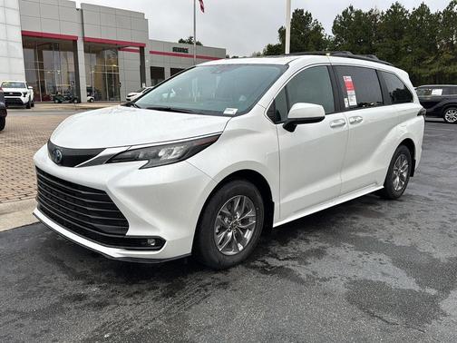 2025 Toyota Sienna XLE