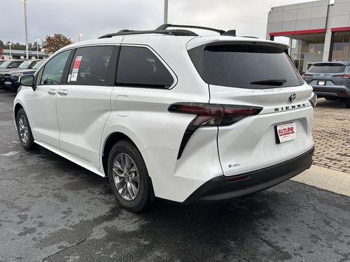 2025 Toyota Sienna XLE