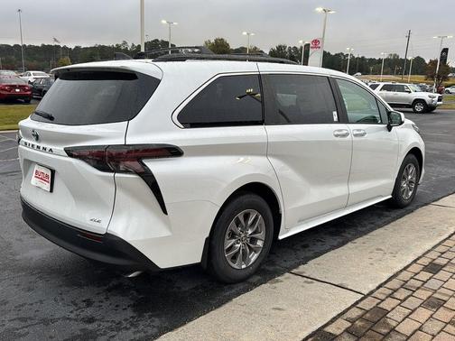 2025 Toyota Sienna XLE