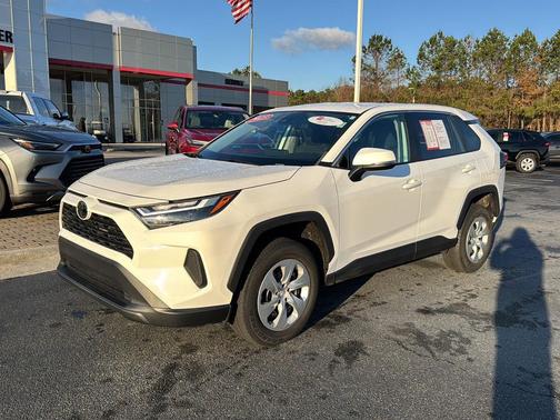 2023 Toyota RAV4 LE