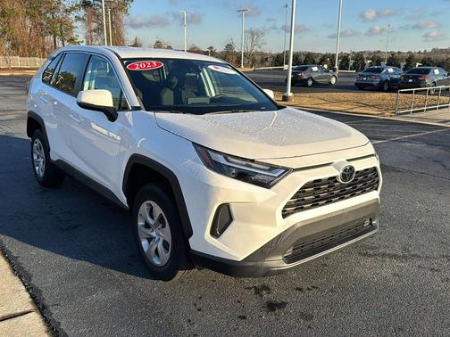 2023 Toyota RAV4 LE