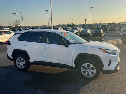 Ice Cap 2024 Toyota RAV4 LE