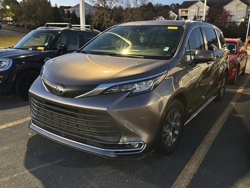 2021 Toyota Sienna XLE 8 Passenger