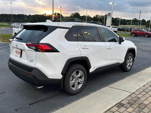 2025 Toyota RAV4 Hybrid XLE