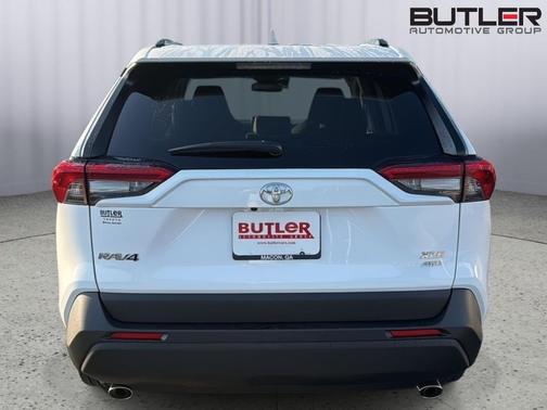 Ice Cap 2023 Toyota RAV4 XLE