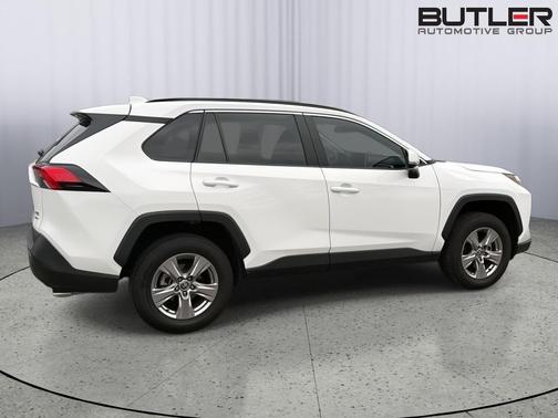 Ice Cap 2023 Toyota RAV4 XLE