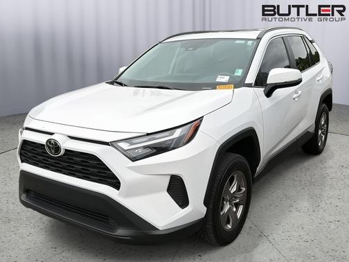 Ice Cap 2023 Toyota RAV4 XLE