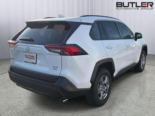 Ice Cap 2023 Toyota RAV4 XLE