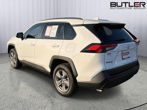 Ice Cap 2023 Toyota RAV4 XLE