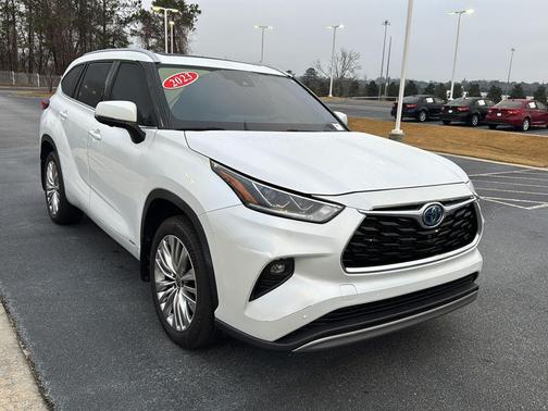 2023 Toyota Highlander Hybrid Platinum