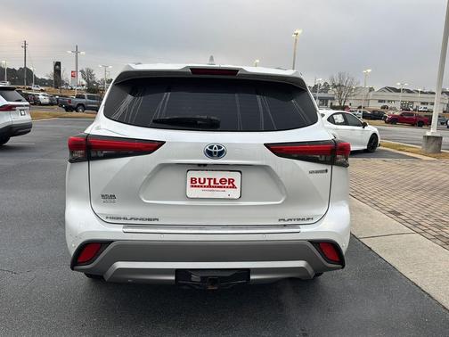 2023 Toyota Highlander Hybrid Platinum