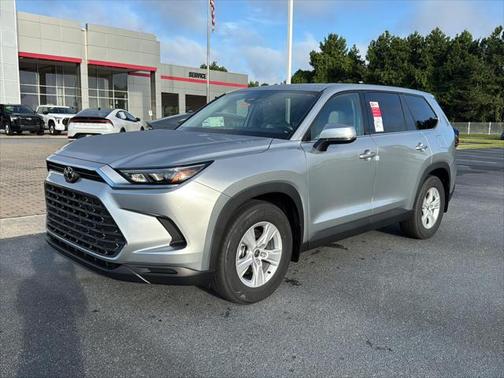 2025 Toyota Highlander LE
