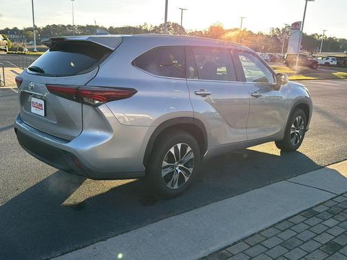2025 Toyota Highlander XLE