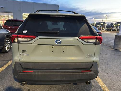 2021 Toyota RAV4 Hybrid XLE