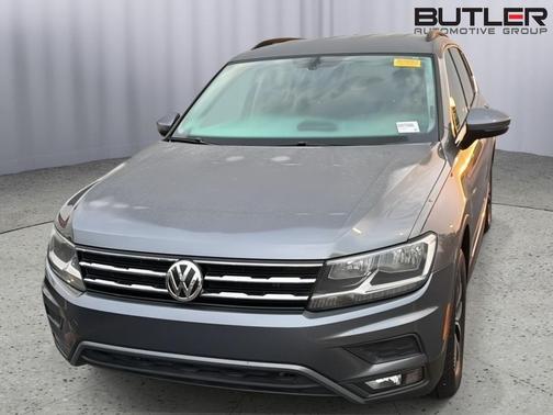 Platinum Gray Metallic 2018 Volkswagen Tiguan 2.0T SEL