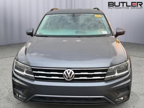 Platinum Gray Metallic 2018 Volkswagen Tiguan 2.0T SEL