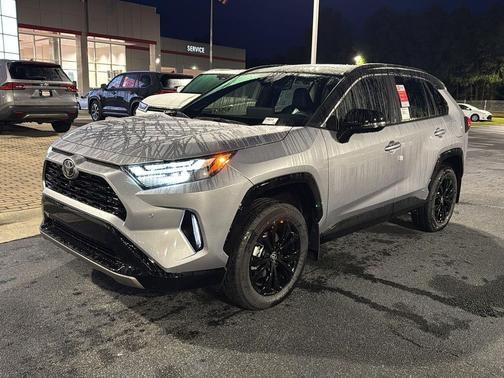 2025 Toyota RAV4 Hybrid SE