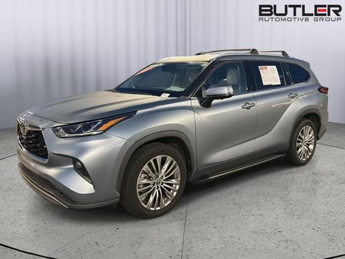 Moon Dust 2023 Toyota Highlander Platinum