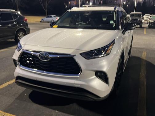 2022 Toyota Highlander Hybrid Limited
