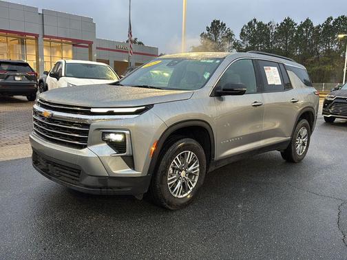 2025 Chevrolet Traverse LT