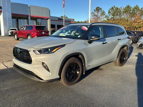 2024 Toyota Highlander Hybrid XLE