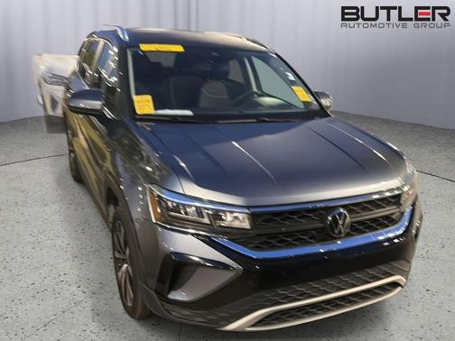 Platinum Gray Metallic 2023 Volkswagen Taos 1.5T SE