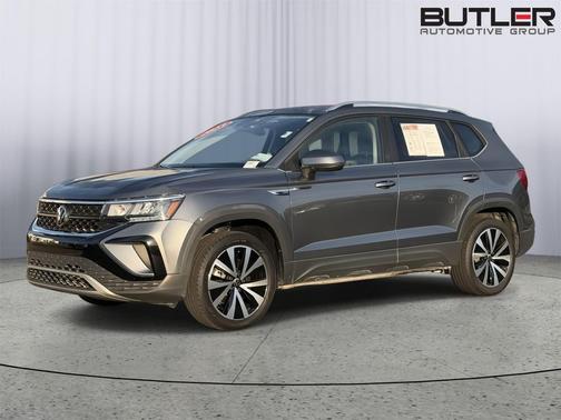 Platinum Gray Metallic 2023 Volkswagen Taos 1.5T SE