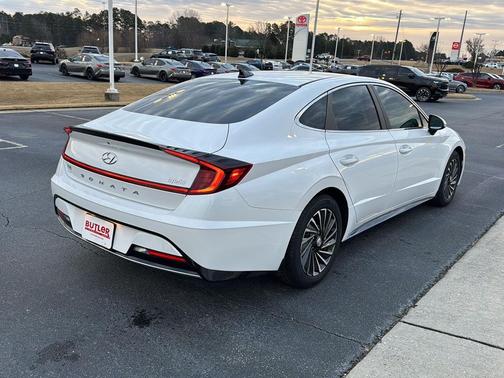 2022 Hyundai SONATA Hybrid SE