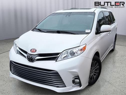 Blizzard Pearl 2019 Toyota Sienna XLE Premium