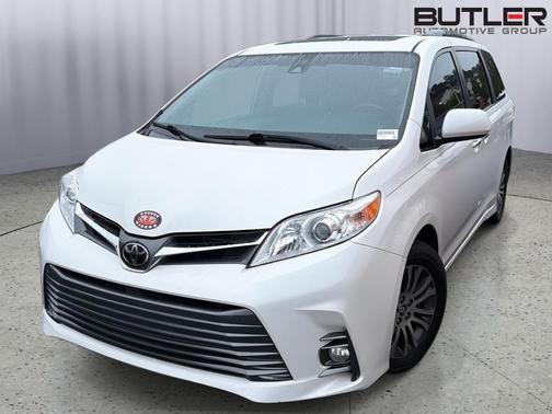Blizzard Pearl 2019 Toyota Sienna XLE Premium