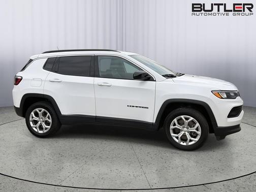 Bright White Clearcoat 2024 Jeep Compass Latitude