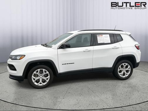Bright White Clearcoat 2024 Jeep Compass Latitude