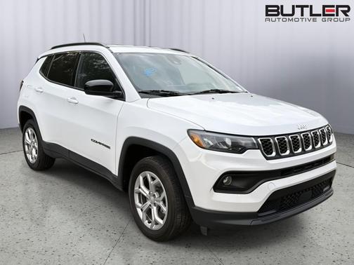 Bright White Clearcoat 2024 Jeep Compass Latitude