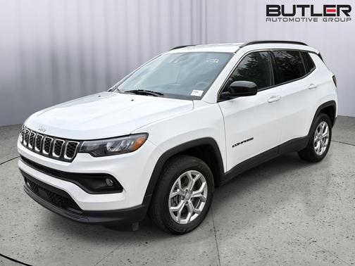 Bright White Clearcoat 2024 Jeep Compass Latitude