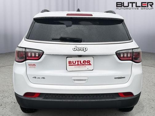 Bright White Clearcoat 2024 Jeep Compass Latitude