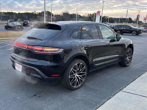 2023 Porsche Macan Base
