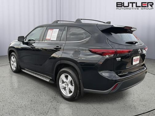 Midnight Black Metallic 2024 Toyota Highlander LE
