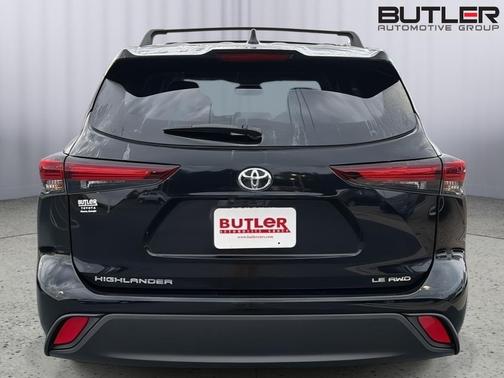 Midnight Black Metallic 2024 Toyota Highlander LE