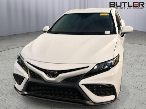 Ice Cap 2024 Toyota Camry SE