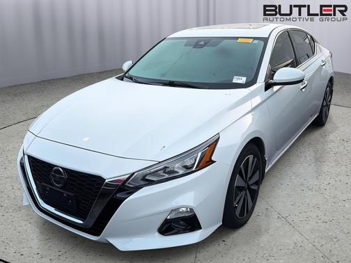 Pearl White Tricoat 2021 Nissan Altima 2.5 SL