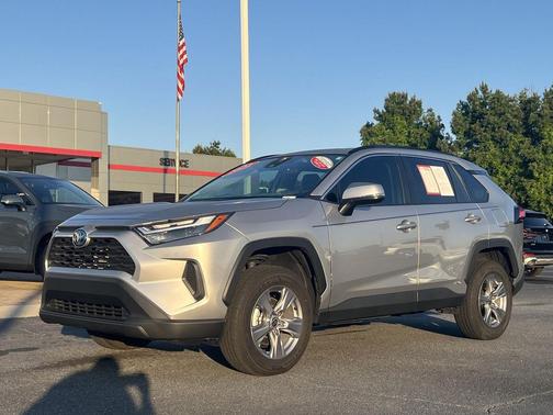 Silver Sky Metallic 2022 Toyota RAV4 Hybrid XLE