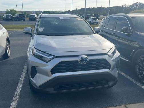 2022 Toyota RAV4 Hybrid XLE
