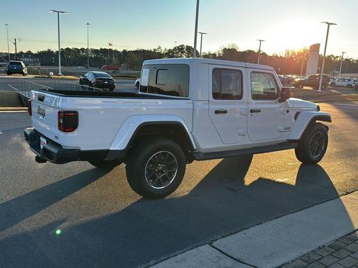 2022 Jeep Gladiator Overland