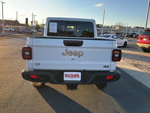 2022 Jeep Gladiator Overland
