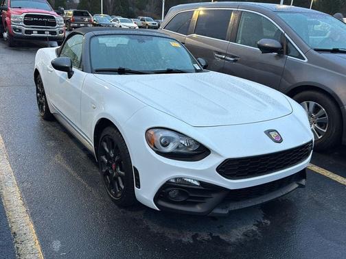 2018 FIAT 124 Spider Base